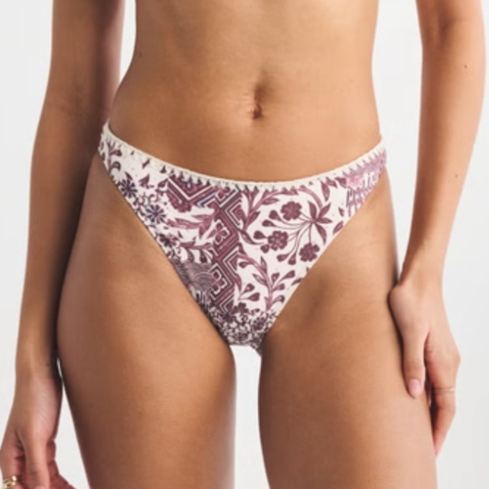 NWT Abercrombie and Fitch Mid Rise High-Leg Moderate Bottom - S